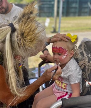 fake a face small child